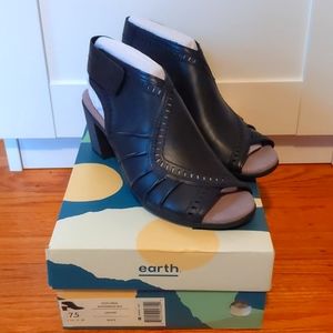 Earth Steph Moza open toe black shoes, 7.5